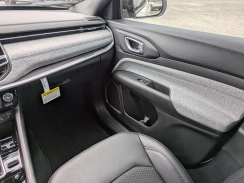New 2026 Jeep Compass Latitude image 17