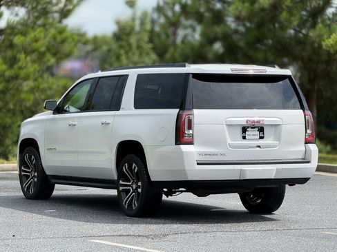 Used 2020 GMC Yukon XL SLT w/ Open Road Package AWD/4WD image 10
