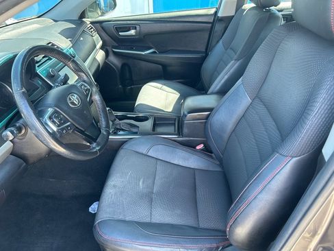 Used 2017 Toyota Camry SE image 11