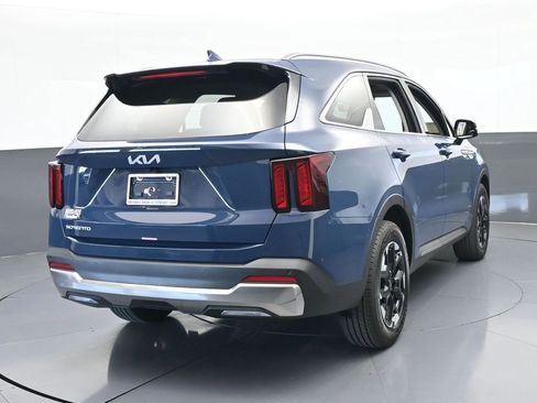 Used 2025 Kia Sorento S w/ Panoramic Sunroof Package image 5