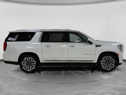 Used 2023 GMC Yukon XL Denali Ultimate AWD/4WD image 2