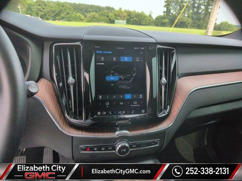 Used 2023 Volvo XC60 B5 Plus AWD/4WD image 19