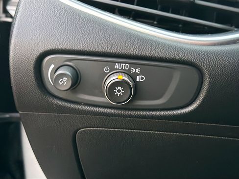 Used 2021 Chevrolet Malibu LT image 34