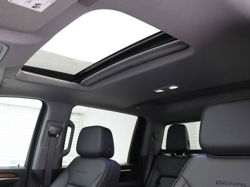 Used 2024 GMC Sierra 2500 Denali image 17