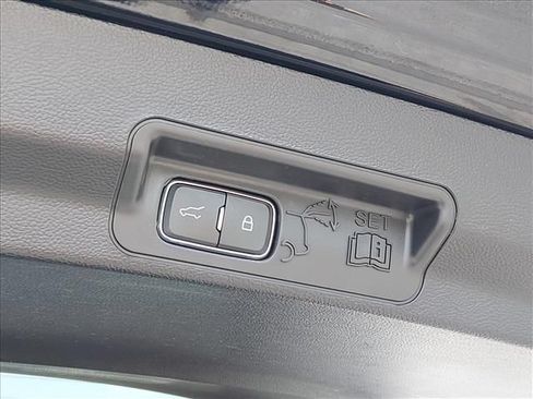 Used 2023 Ford Explorer XLT RWD image 16