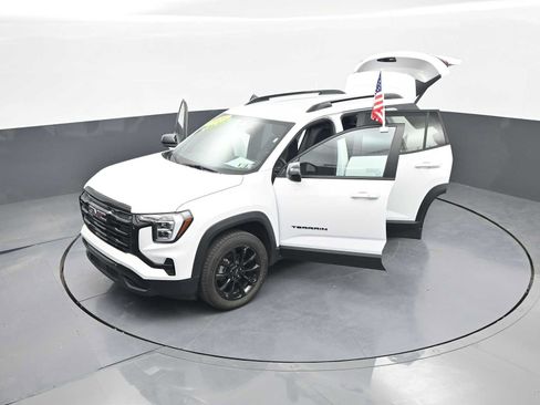 Used 2026 GMC Terrain Elevation w/ Elevation Premium Package AWD/4WD image 39