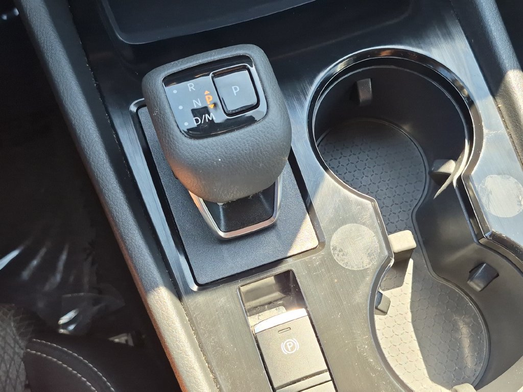 Certified 2025 Nissan Rogue SV FWD image 27
