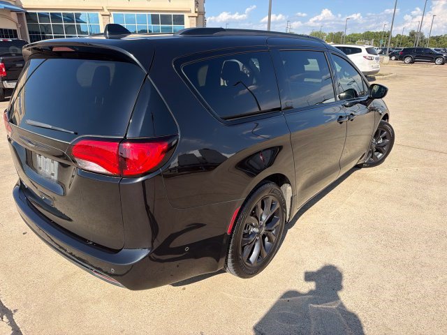 Used 2019 Chrysler Pacifica Touring-L Plus w/ Advanced Safetytec Group FWD image 10