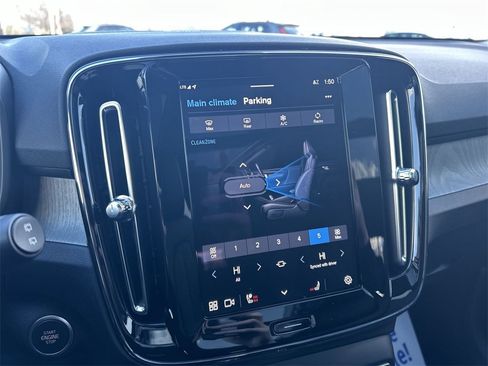 Certified 2024 Volvo XC40 B5 Plus w/ Protection Package Premier image 21