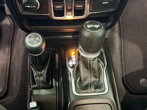 Used 2025 Jeep Wrangler Unlimited Sahara image 18