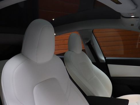 Used 2021 Tesla Model Y Long Range image 64