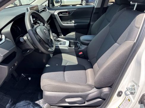 Used 2025 Toyota RAV4 LE AWD/4WD image 17