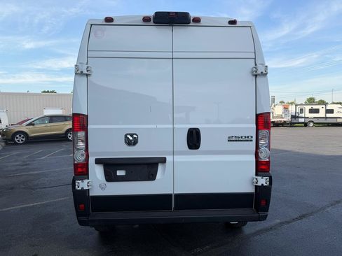 Used 2024 RAM ProMaster 2500 w/ Convenience Group FWD image 4