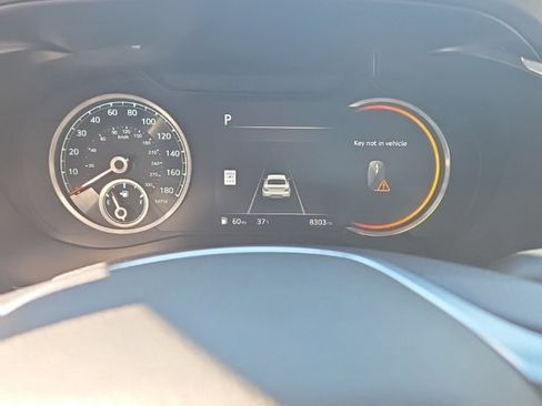 Used 2025 Genesis G70 2.5T image 13