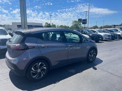 Used 2023 Chevrolet Bolt LT w/ Infotainment Package FWD image 2