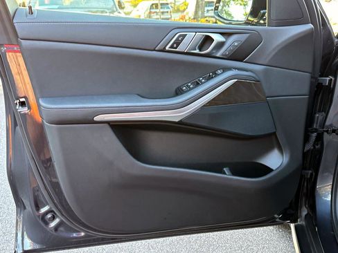 Used 2022 BMW X5 xDrive40i w/ Premium Package image 17