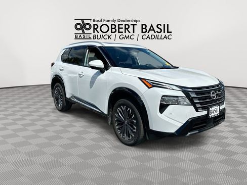 Used 2025 Nissan Rogue Platinum w/ Tech Package AWD/4WD image 2