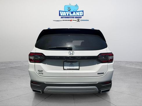 Used 2023 Honda Pilot Touring image 4