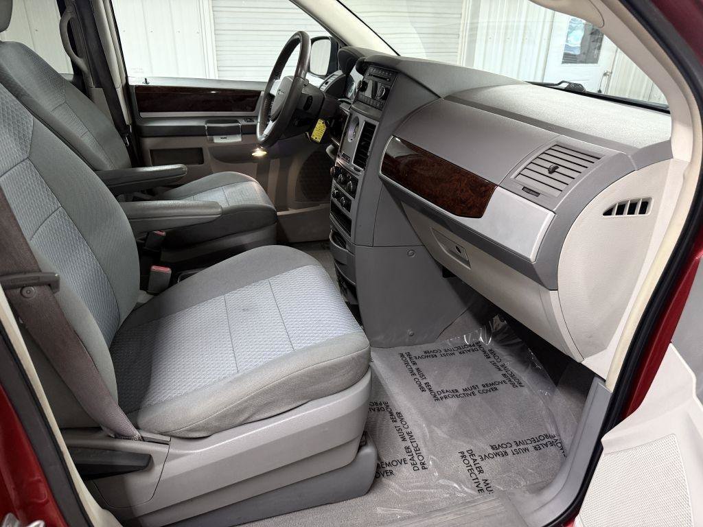 Used 2010 Chrysler Town & Country Touring FWD image 25