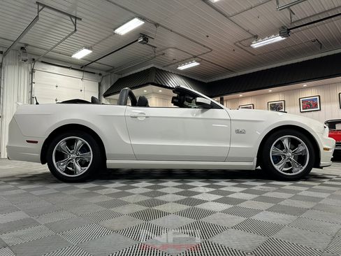 Used 2013 Ford Mustang GT Premium w/ Security Pkg image 22