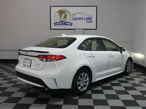 Used 2022 Toyota Corolla LE image 12