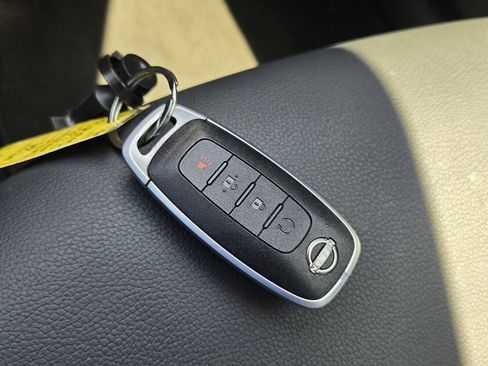 Used 2023 Nissan Kicks SR w/ SR Premium Package FWD image 19