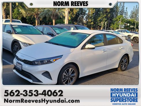 Used 2023 Kia Forte LXS w/ LXS Technology Package FWD image 1