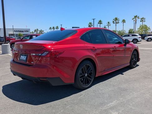 Used 2025 Toyota Camry SE w/ Convenience Package FWD image 5