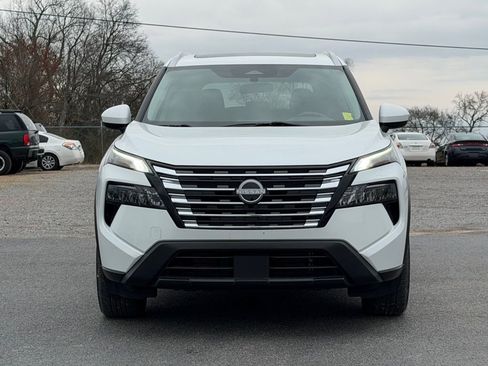 Used 2024 Nissan Rogue SV w/ SV Premium Package image 9