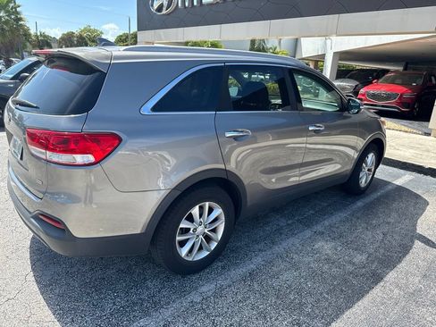 Used 2016 Kia Sorento FWD w/ LX Convenience Package image 7