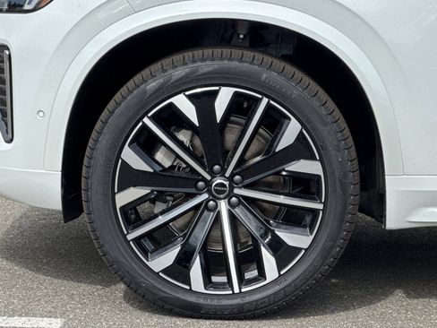New 2026 Volvo XC90 B6 Plus w/ Protection Package AWD/4WD image 32