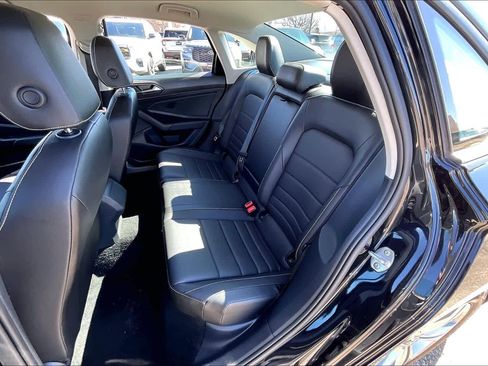 Used 2024 Volkswagen Jetta SE image 21