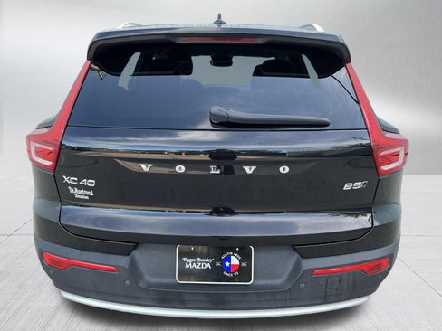 Used 2023 Volvo XC40 B5 Plus AWD/4WD image 7