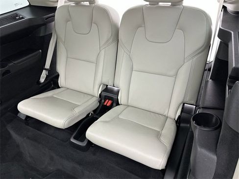 Used 2021 Volvo XC90 T8 Inscription w/ Lounge Package image 24