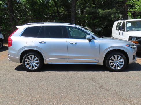 Used 2018 Volvo XC90 T6 Momentum w/ Convenience Package AWD/4WD image 5