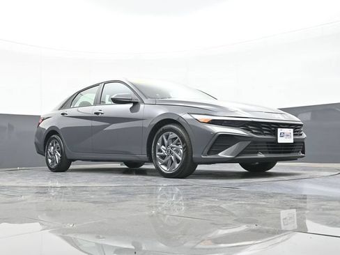 Used 2025 Hyundai Elantra Hybrid FWD image 51