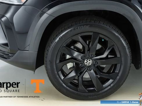 Used 2023 Volkswagen Taos SE w/ Panoramic Sunroof Package image 43