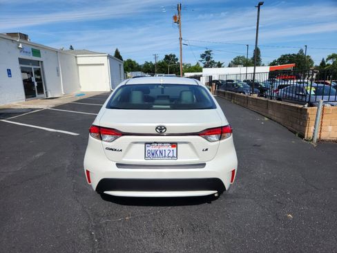 Used 2021 Toyota Corolla LE w/ Carpet Mat Package (TMS) FWD image 4