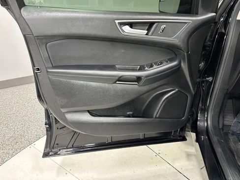 Used 2018 Ford Edge SE FWD image 8
