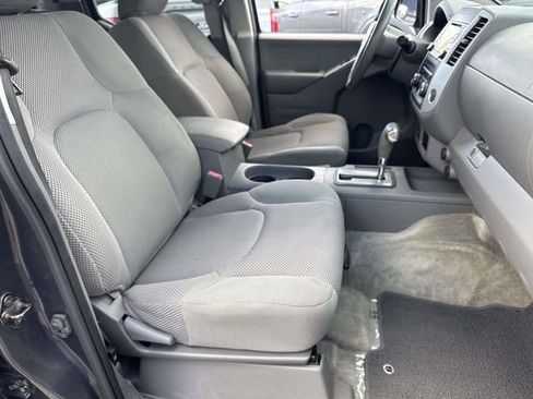 Used 2015 Nissan Frontier SV RWD image 11