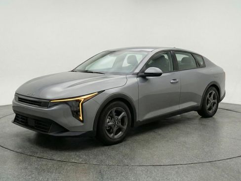 Used 2025 Kia K4 FWD image 3