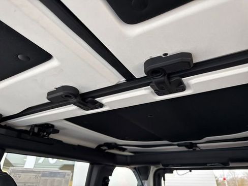 New 2025 Ford Bronco Badlands w/ Sasquatch Package AWD/4WD image 37