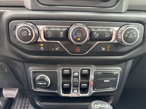 Used 2018 Jeep Wrangler Unlimited Sport S image 17