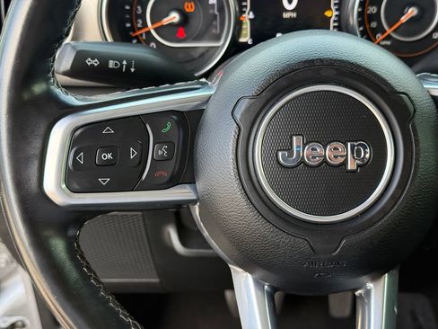 Used 2020 Jeep Wrangler Unlimited Sahara AWD/4WD image 15