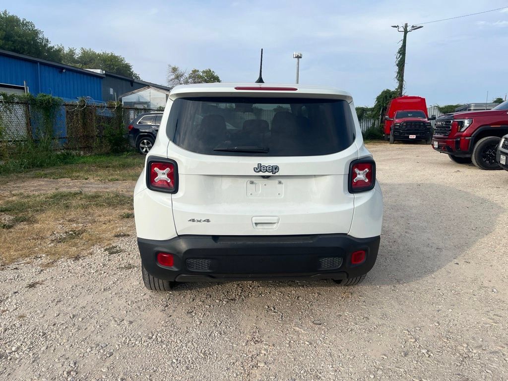 Used 2023 Jeep Renegade Latitude AWD/4WD image 6