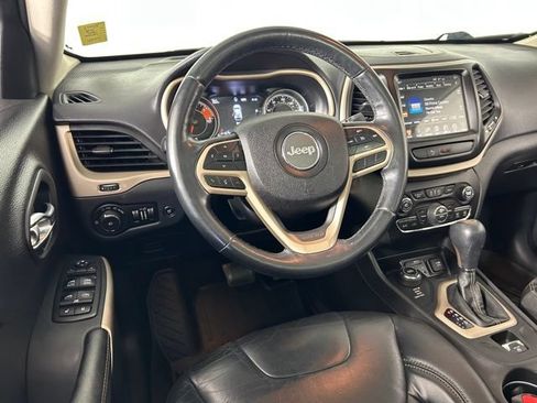 Used 2018 Jeep Cherokee Limited AWD/4WD image 19