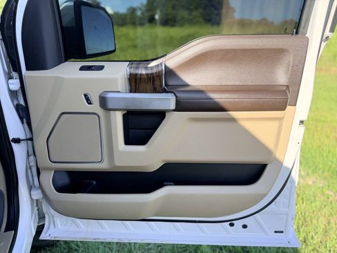 Used 2018 Ford F150 Lariat w/ Equipment Group 502A Luxury AWD/4WD image 30