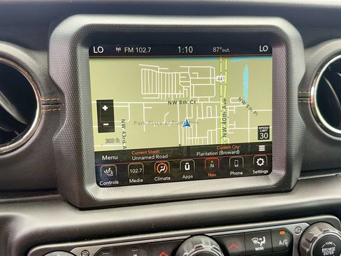 Used 2023 Jeep Wrangler Unlimited Sahara AWD/4WD image 14