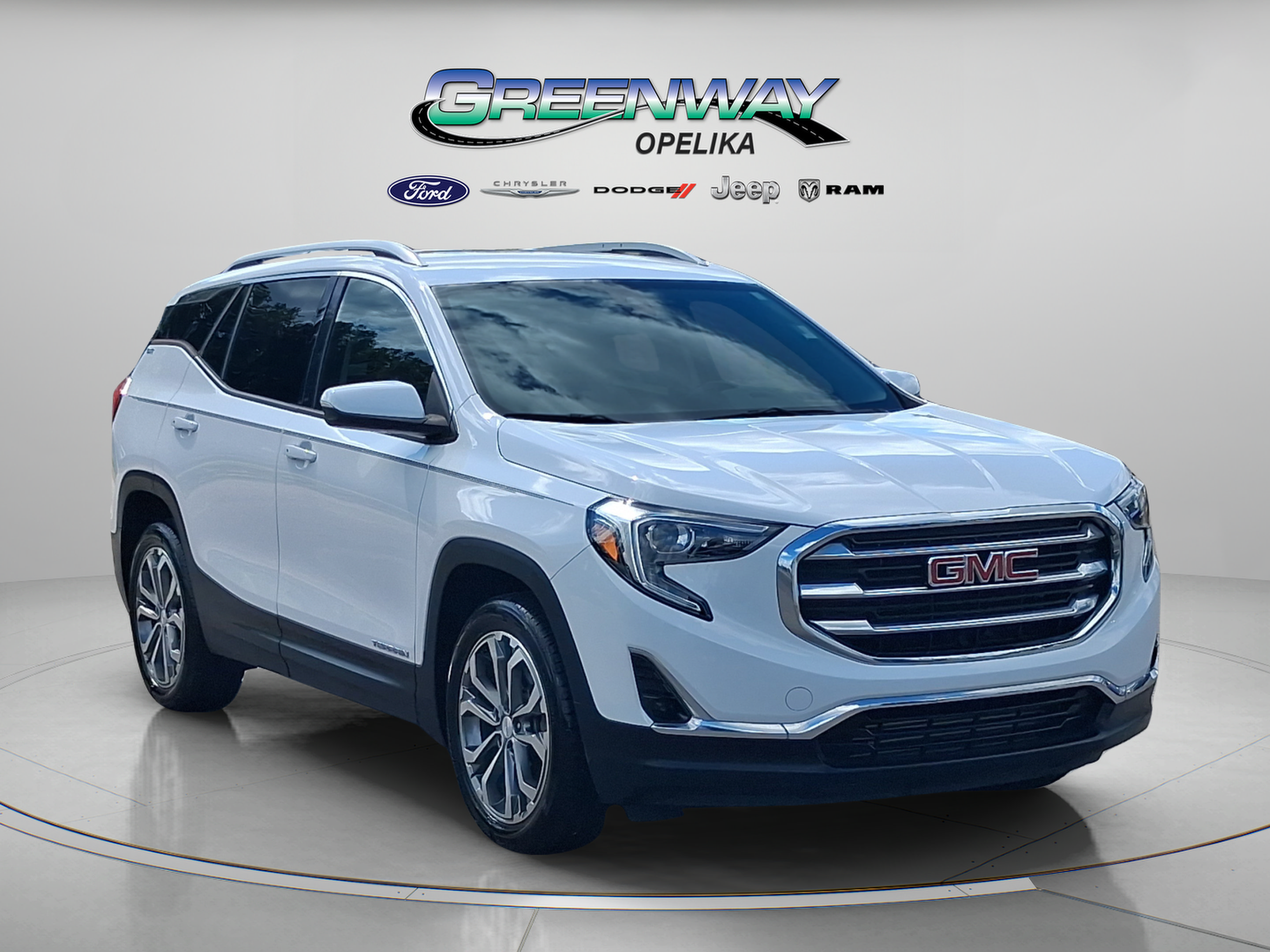 Used 2019 GMC Terrain SLT w/ Preferred Package FWD image 2