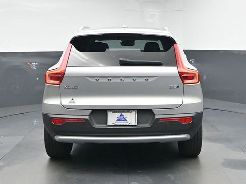 Used 2023 Volvo XC40 B5 Plus image 7